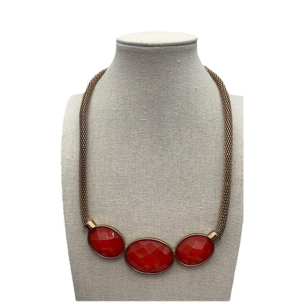 Oval Faceted Sparkle Statement Necklace on Thick Gold Mesh Chain